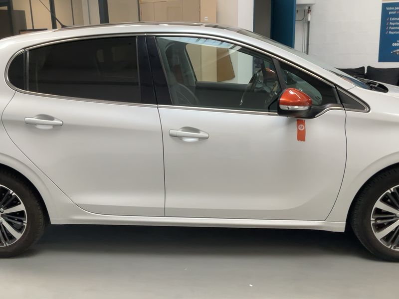 Peugeot 208 1.2 e-THP Roland Garros 2017 – снимка 10