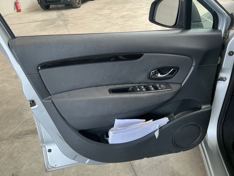 Renault Grand Scenic 1.5 dCi Expression 2013 – снимка 36