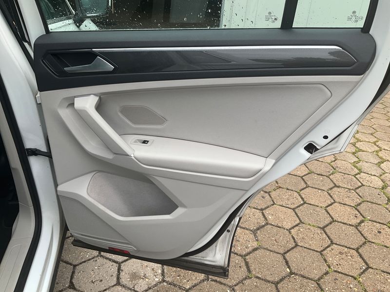 Volkswagen Tiguan 2.0 TDI Highline BlueMotion Tech 2018 – снимка 39