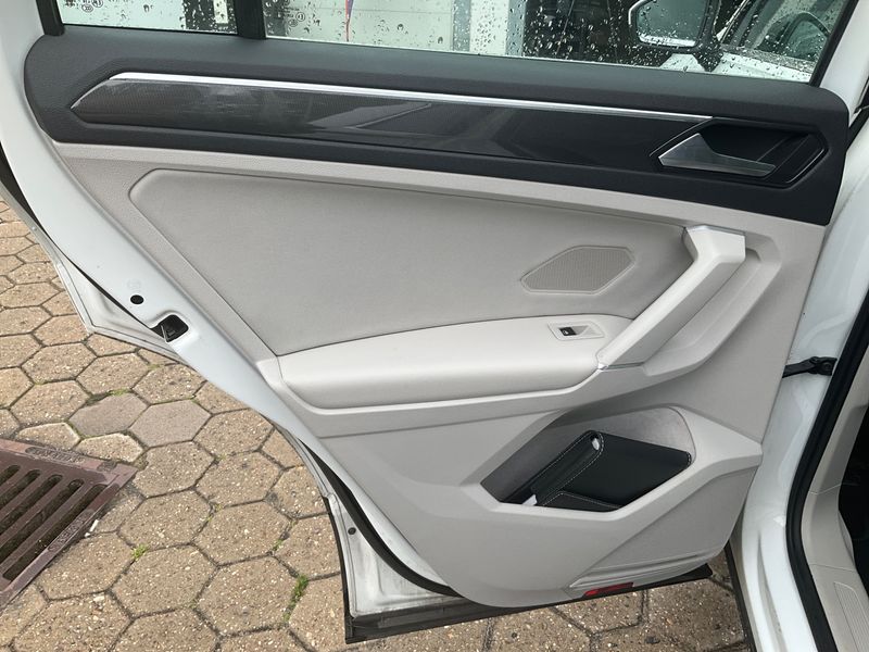 Volkswagen Tiguan 2.0 TDI Highline BlueMotion Tech 2018 – снимка 30