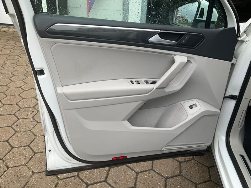 Volkswagen Tiguan 2.0 TDI Highline BlueMotion Tech 2018 – снимка 31