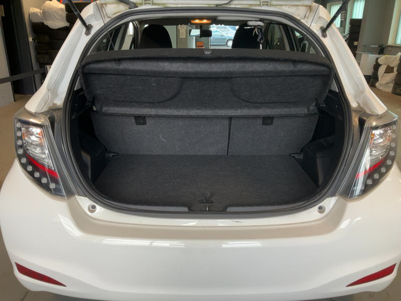 Toyota Yaris 1.5 Hybrid Life — zdjęcie 10