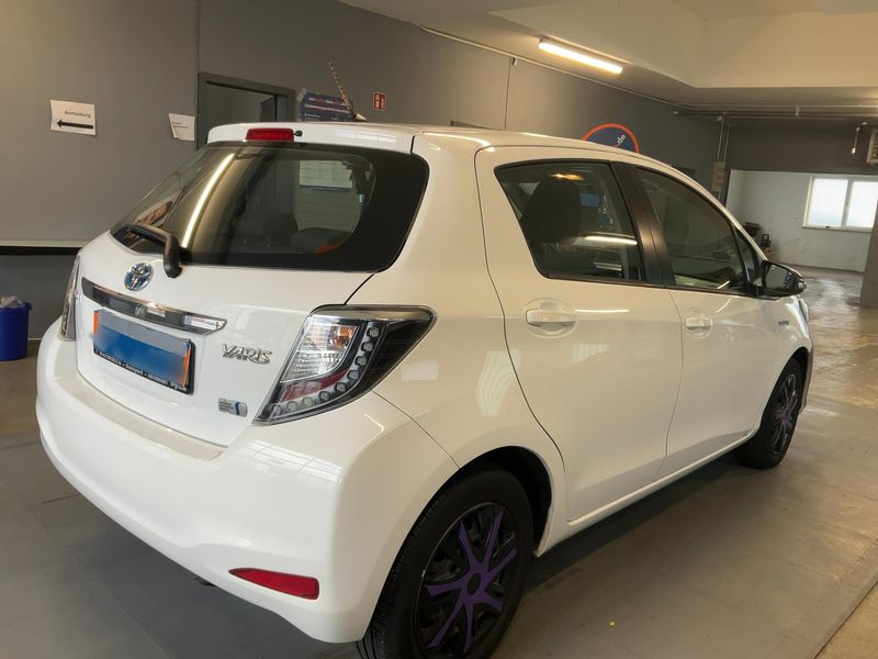 Toyota Yaris 1.5 Hybrid Life — zdjęcie 6