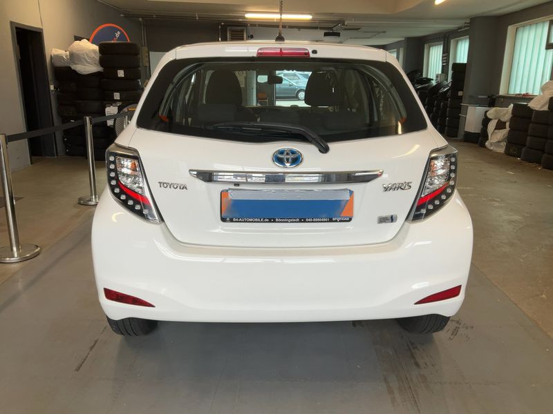 Toyota Yaris 1.5 Hybrid Life — zdjęcie 5