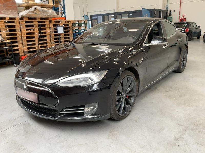 Tesla Model S P85D Performance