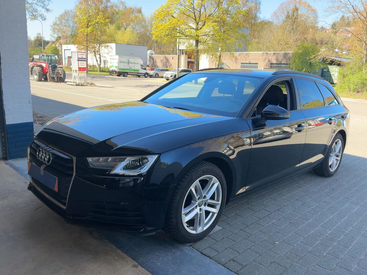 Audi A4 2019 — photo 1