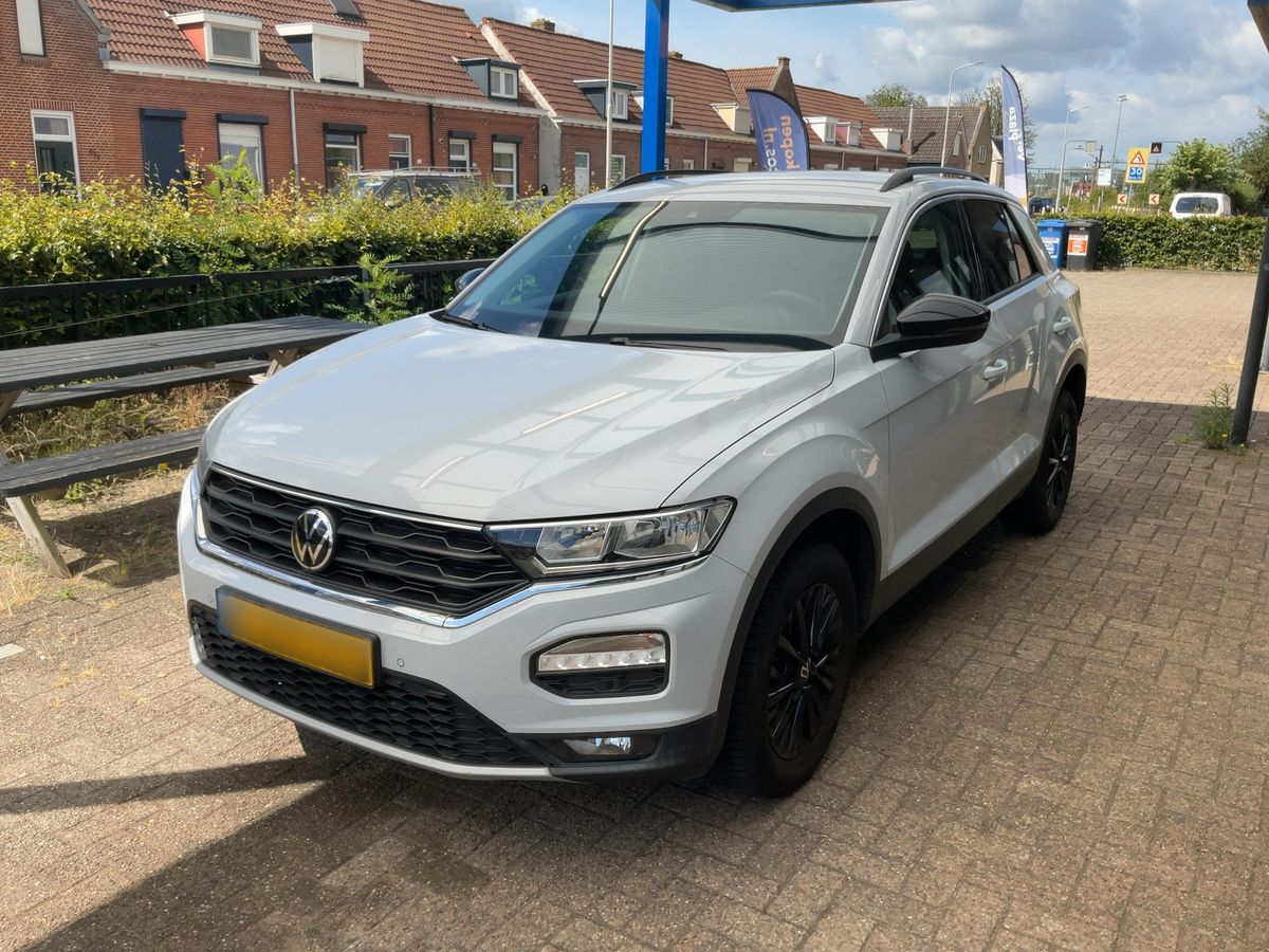 Volkswagen T-Roc 2020 — photo 1