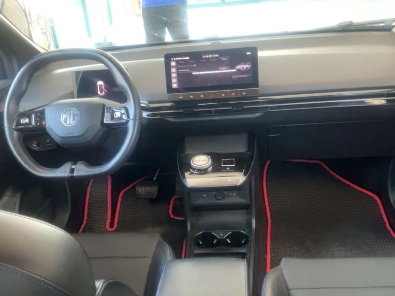 MG 4 electric drive 150 kW Luxury — zdjęcie 12