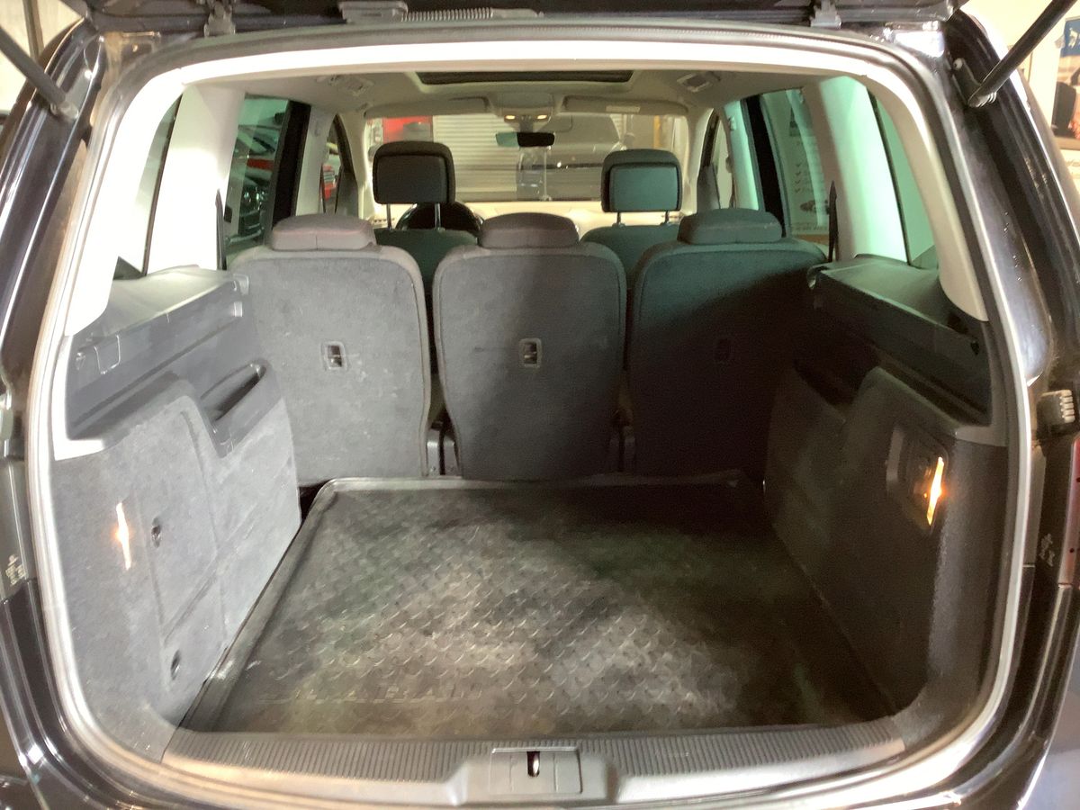 Volkswagen Sharan 2017 — photo 16