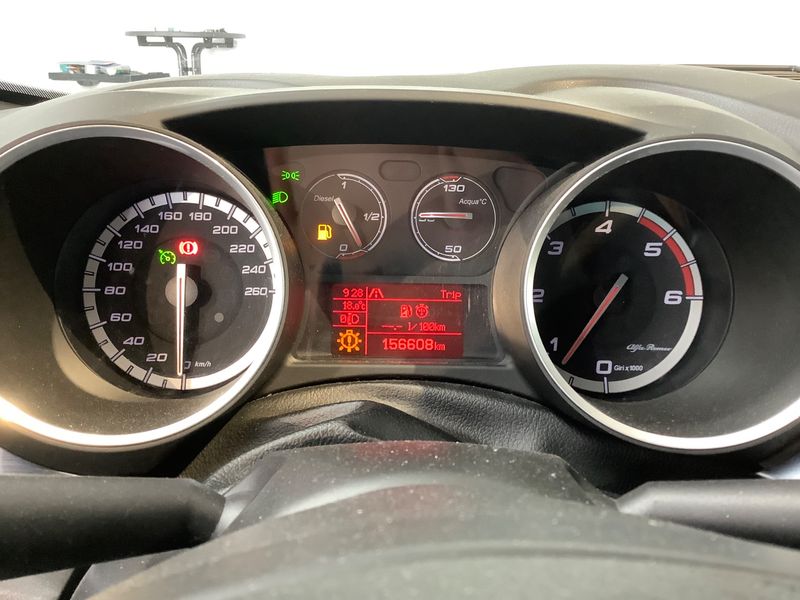 Alfa Romeo Giulietta 2.0 JTDM Turismo — zdjęcie 4