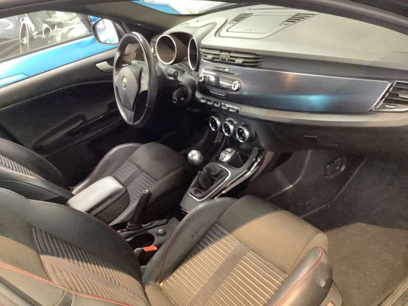 Alfa Romeo Giulietta 2.0 JTDM Turismo — zdjęcie 3