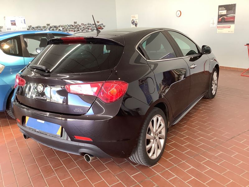 Alfa Romeo Giulietta 2.0 JTDM Turismo — zdjęcie 2