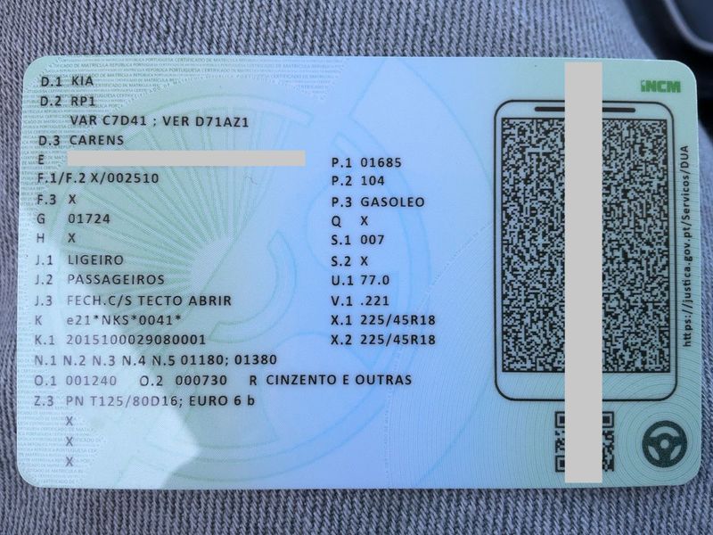 Kia Carens 1.7 CRDi Premium — zdjęcie 15