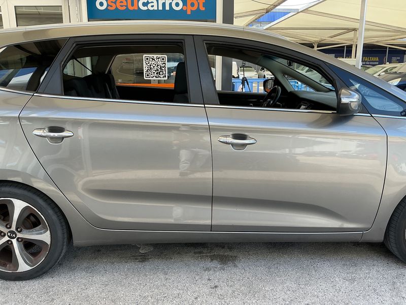 Kia Carens 1.7 CRDi Premium — zdjęcie 7
