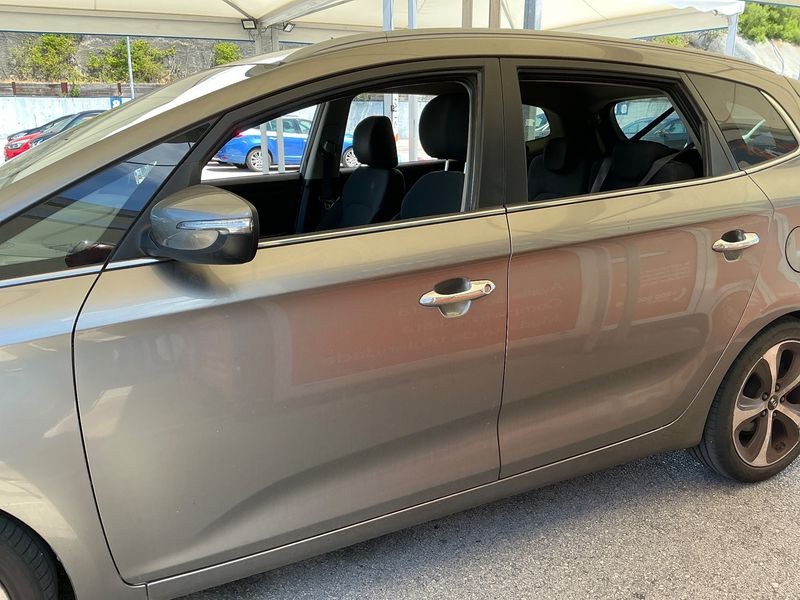 Kia Carens 1.7 CRDi Premium — zdjęcie 4