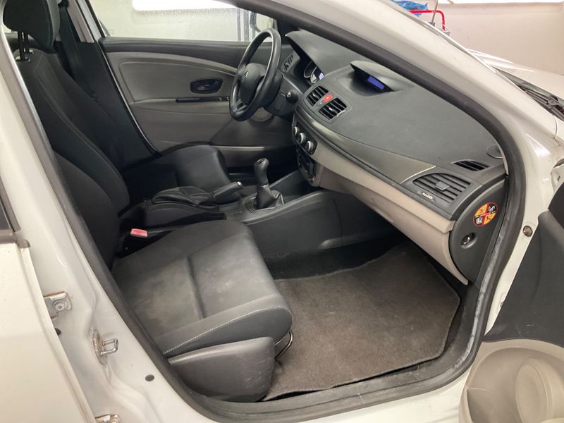 Renault Megane 1.6 Authentique — zdjęcie 3