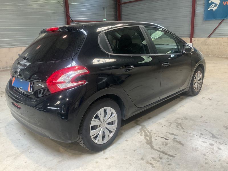 Peugeot 208 1.2 PureTech Style 2015 – снимка 2