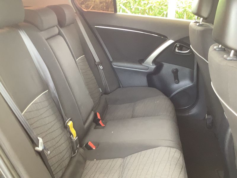 Toyota Avensis 2.0 D-4D Advance 2012 – снимка 19