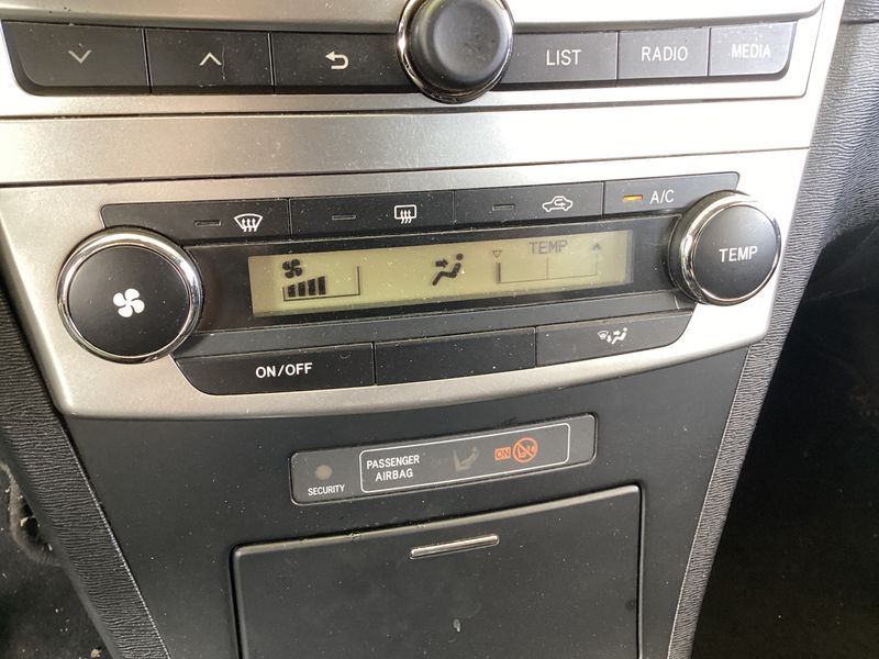 Toyota Avensis 2.0 D-4D Advance 2012 – снимка 27