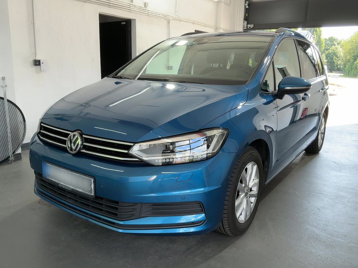 Volkswagen Touran 2016 — photo 1