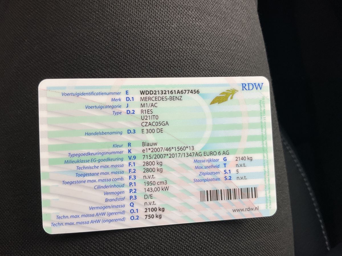 Mercedes-Benz E-Klasse E 300 de T AMG Line