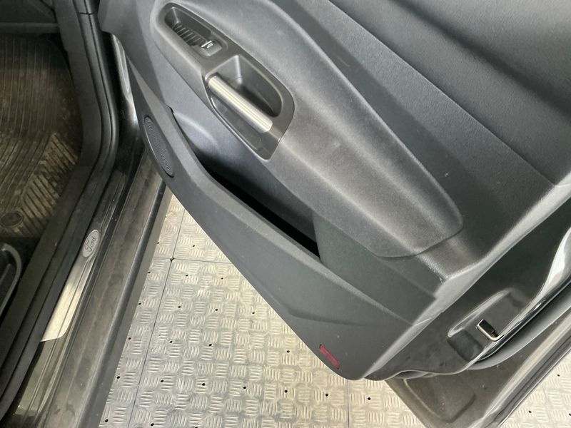 Ford C-Max 1.5 EcoBoost Titanium 2018 – снимка 26