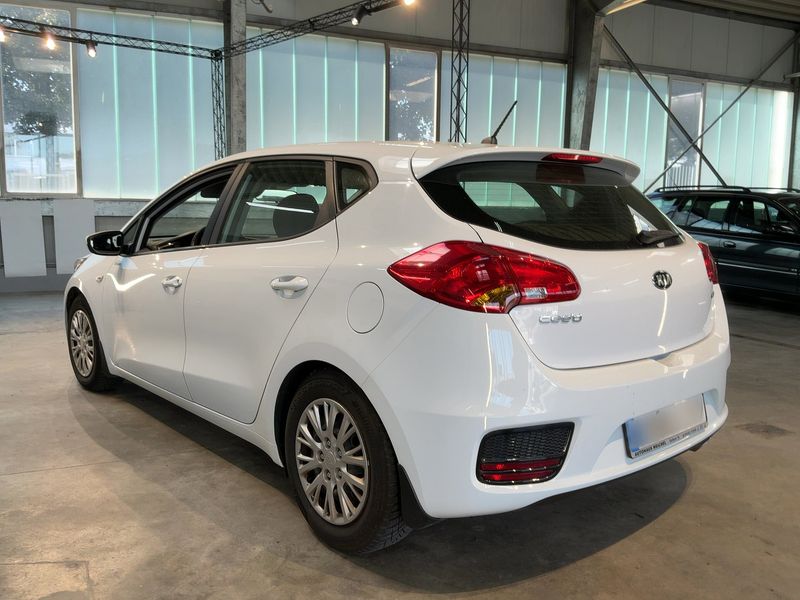 Kia cee'd 1.6 CRDi Vision 2016 – снимка 6
