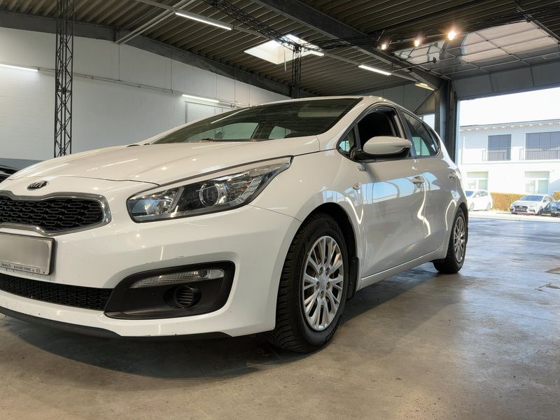 Kia cee'd 1.6 CRDi Vision 2016 – снимка 2