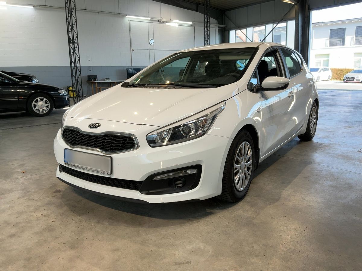 Kia cee'd 2016 — photo 1