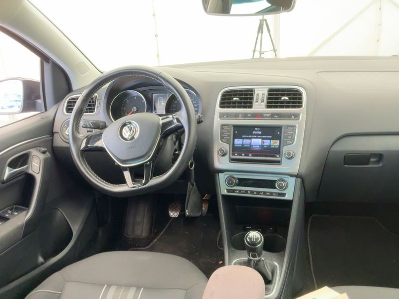 Volkswagen Polo 1.4 TDI Lounge BlueMotion Tech 2015 – снимка 18
