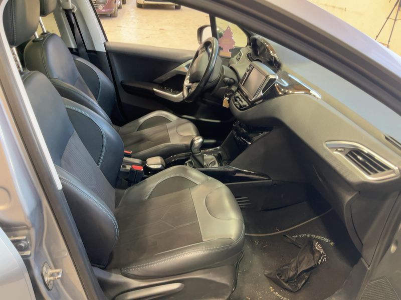 Peugeot 2008 1.2 PureTech Crossway — zdjęcie 11