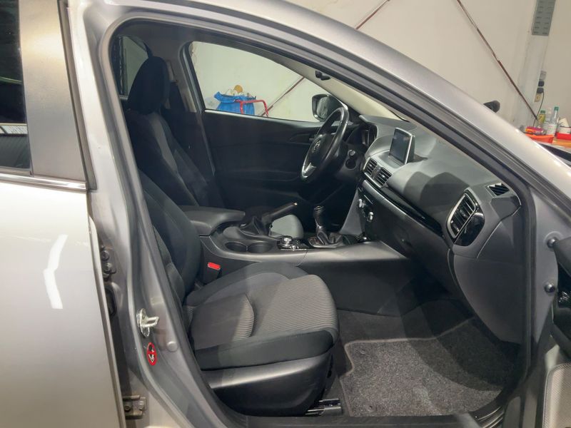 Mazda 3 2.0 Center-Line — zdjęcie 11