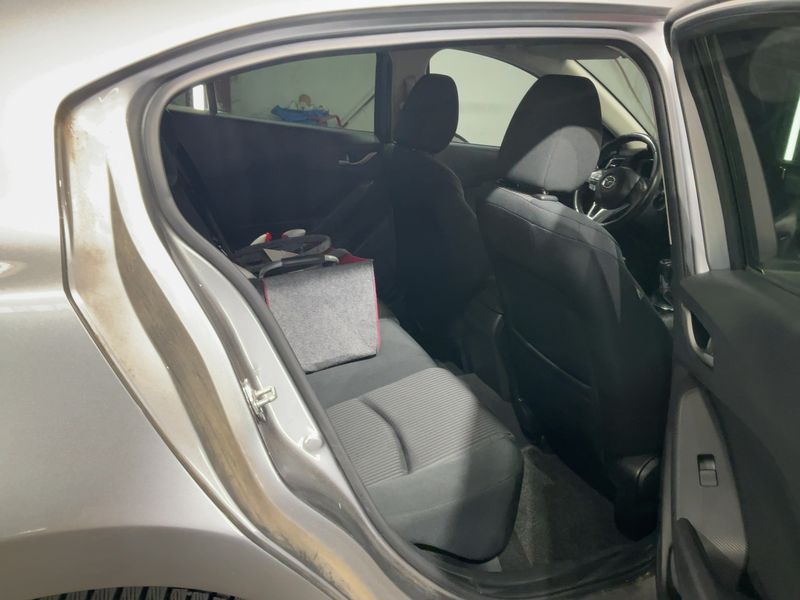 Mazda 3 2.0 Center-Line — zdjęcie 14
