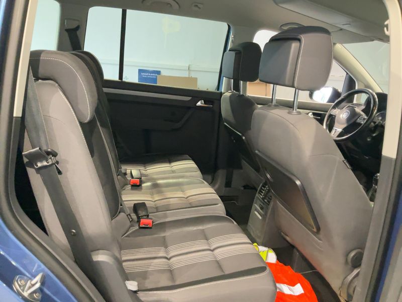 Volkswagen Touran 2.0 TDI Match — zdjęcie 14
