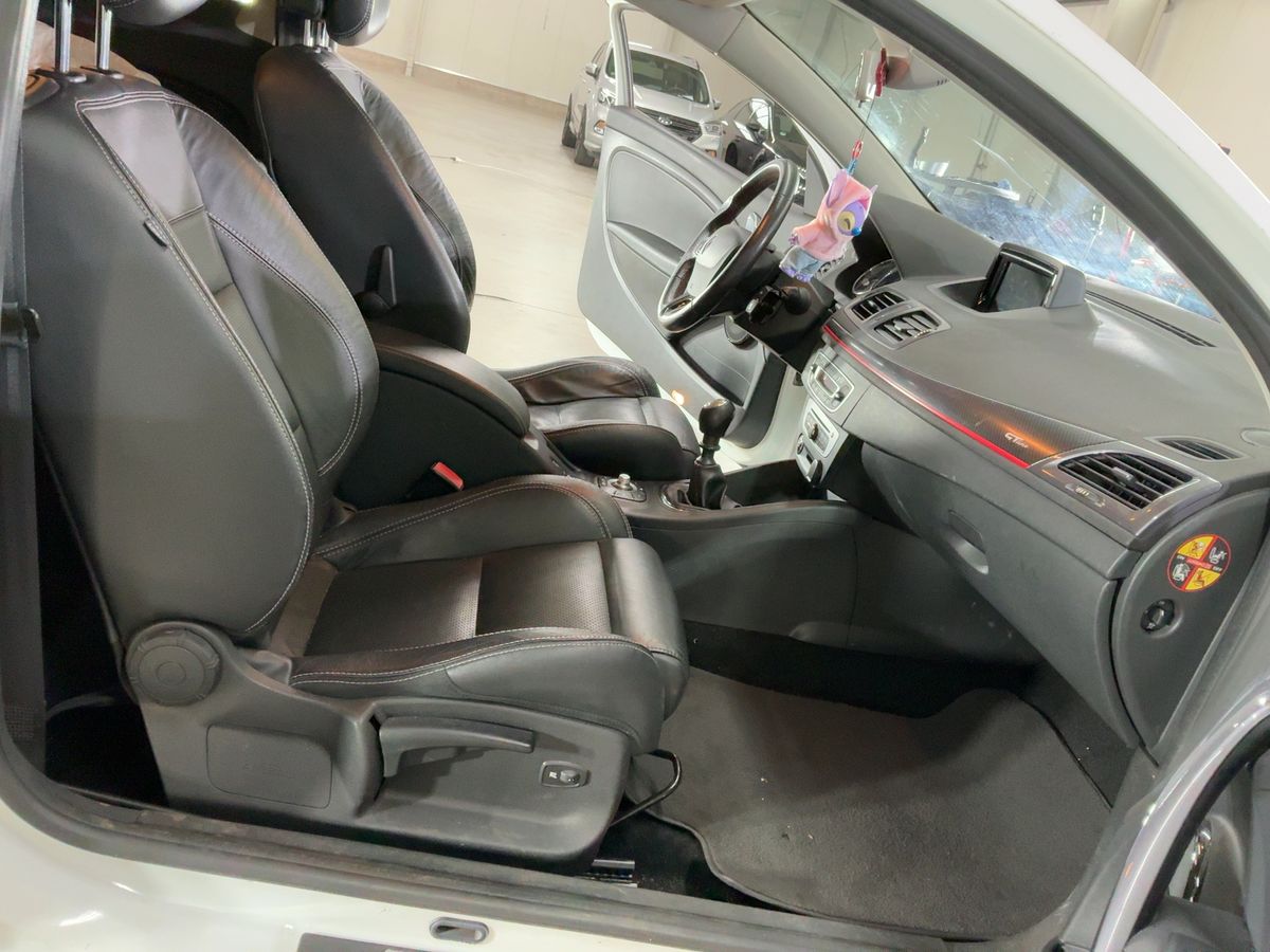 Renault Megane 2015 — photo 18