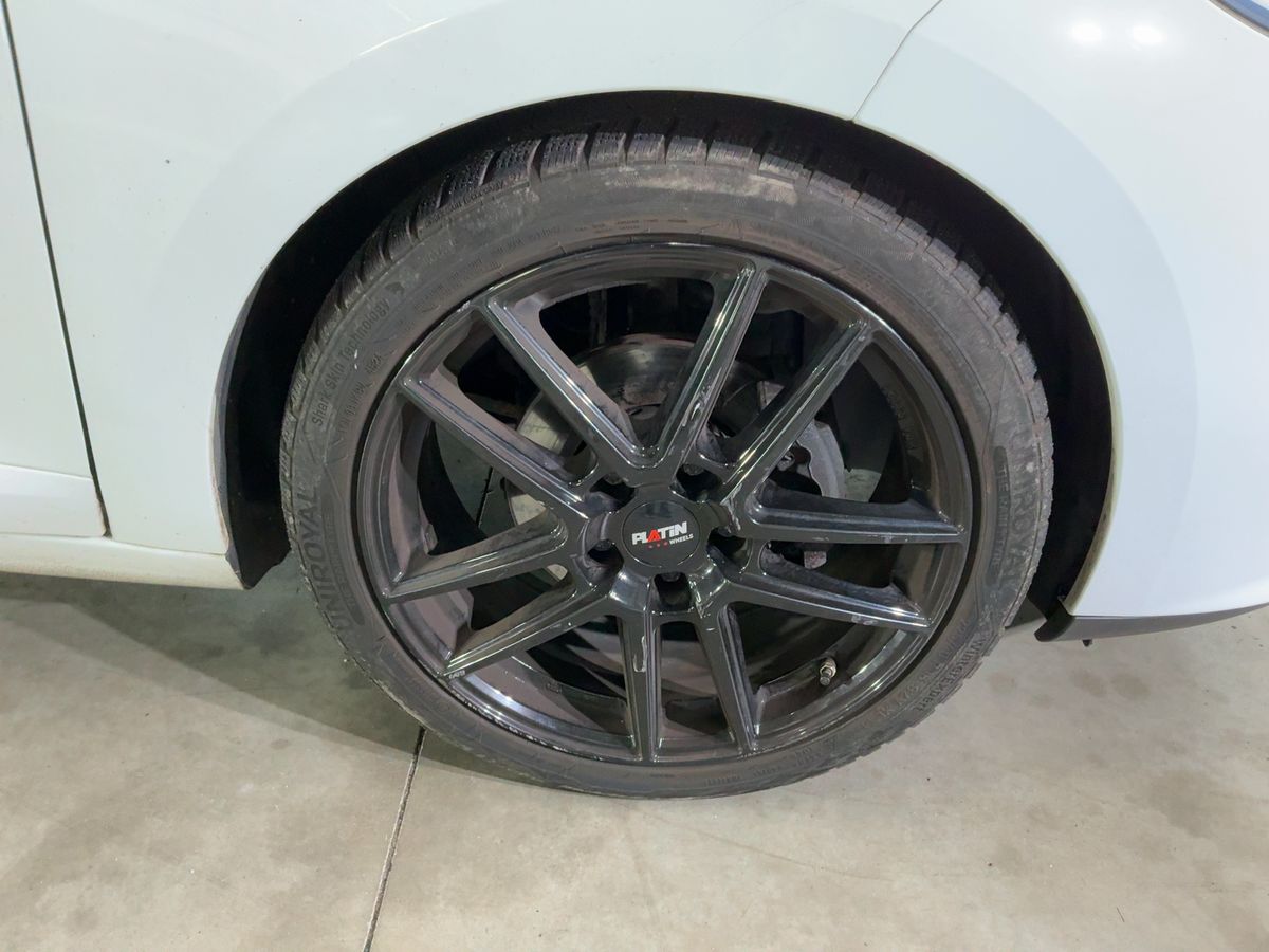 Renault Megane 2015 — photo 12