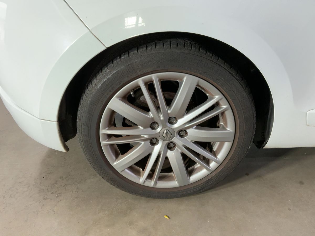 Renault Megane 2015 — photo 10