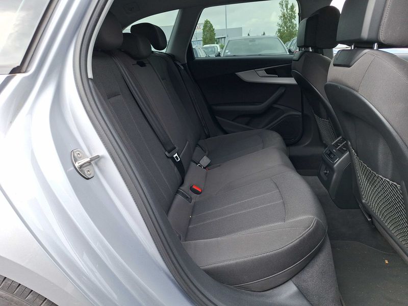 Audi A4 2.0 TDI Business Line — zdjęcie 14