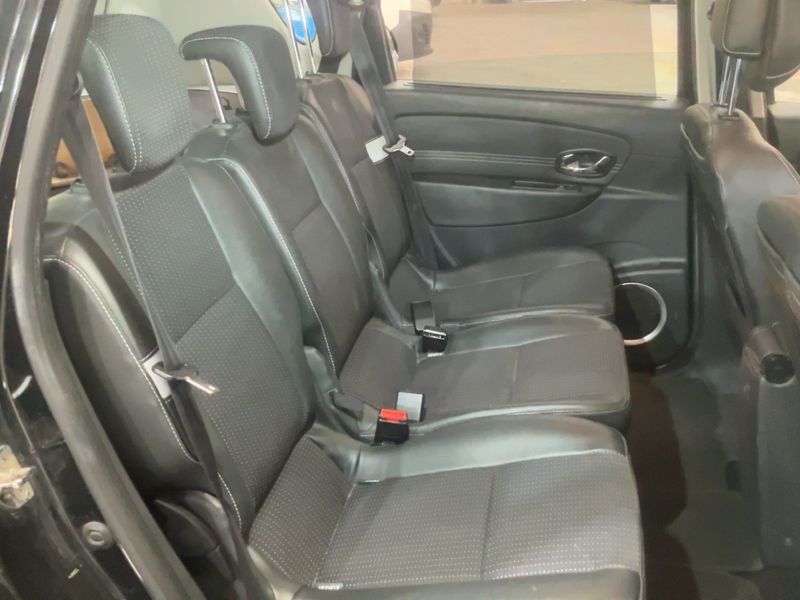 Renault Scenic 1.6 dCi Dynamique — zdjęcie 14