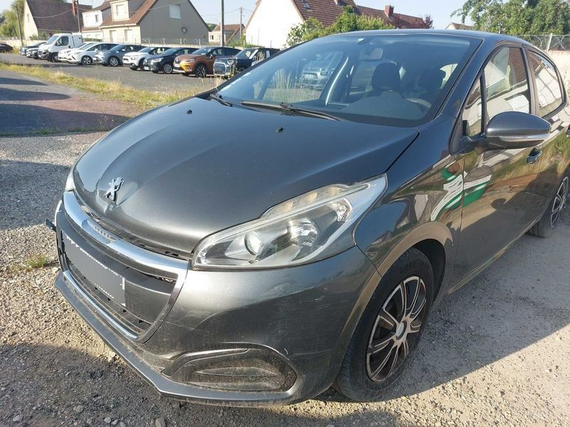 Peugeot 208 2015 — photo 1