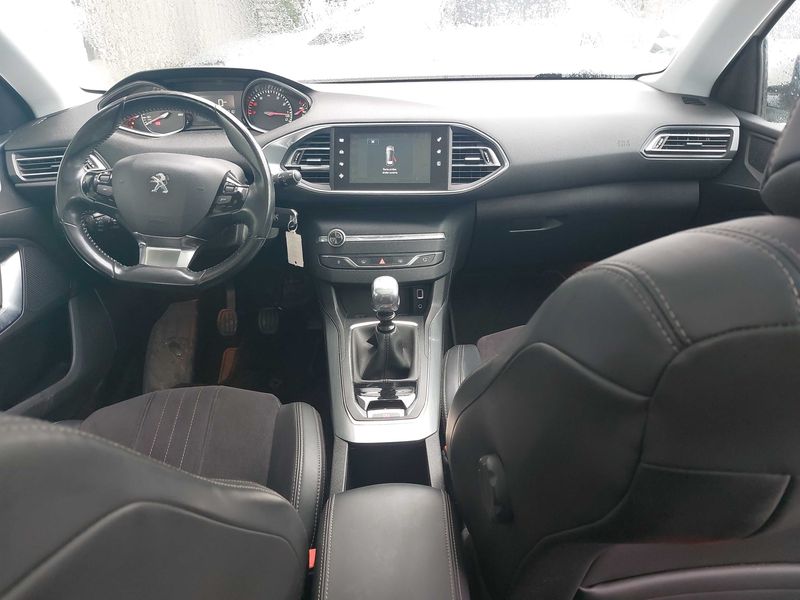 Peugeot 308 1.2 e-THP Allure 2015 – снимка 11