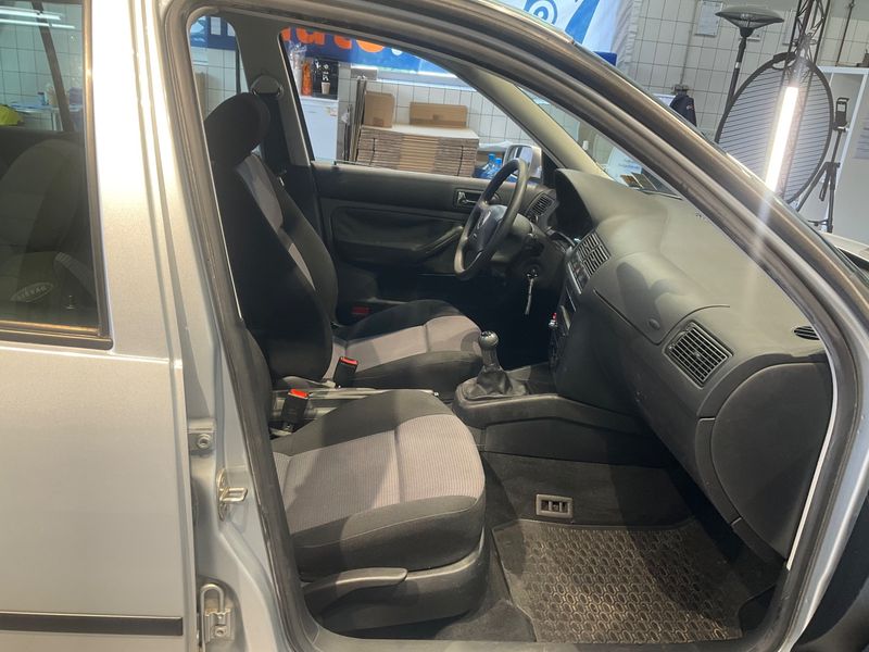 Volkswagen Golf IV 1.4 Edition — zdjęcie 3