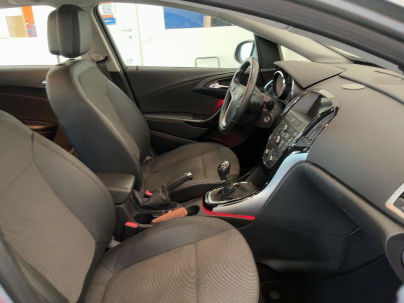 Opel Astra 1.6 CDTI Cosmo 2015 – снимка 16