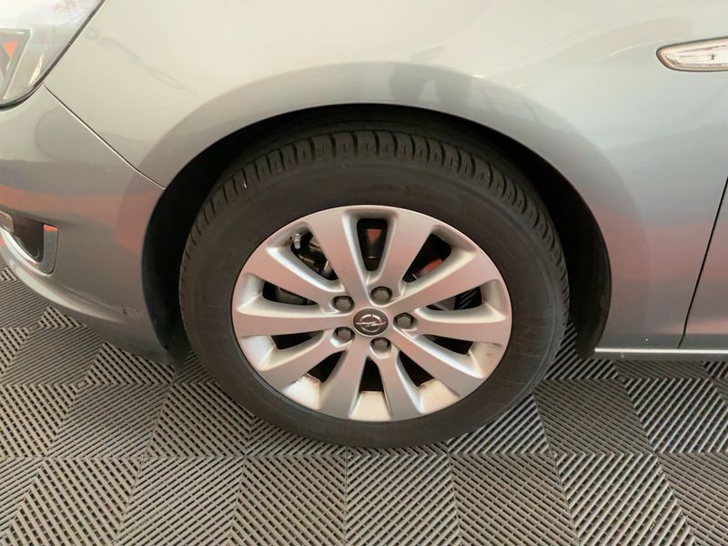 Opel Astra 1.6 CDTI Cosmo 2015 – снимка 3