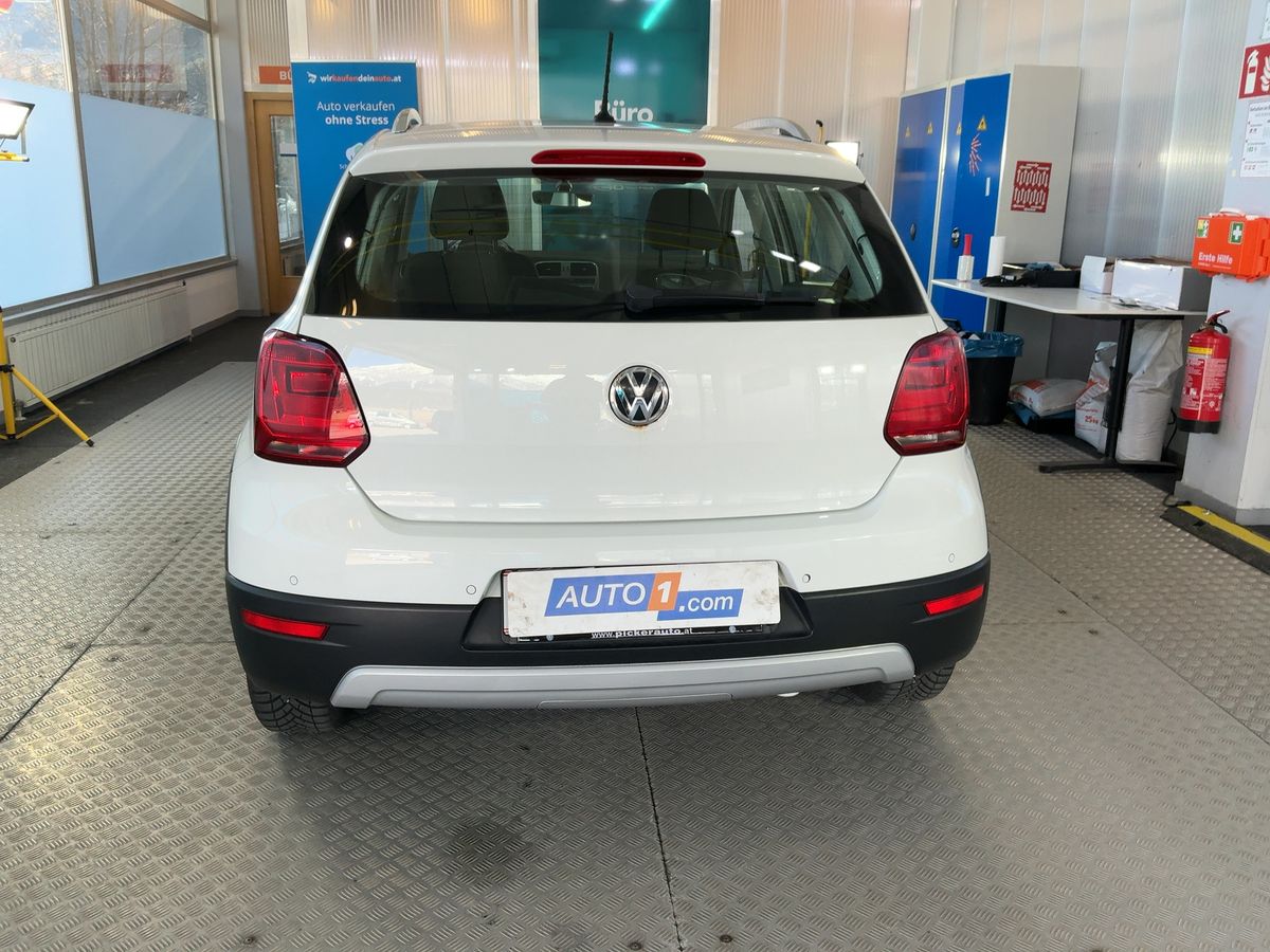 Volkswagen Polo 2015 — photo 8