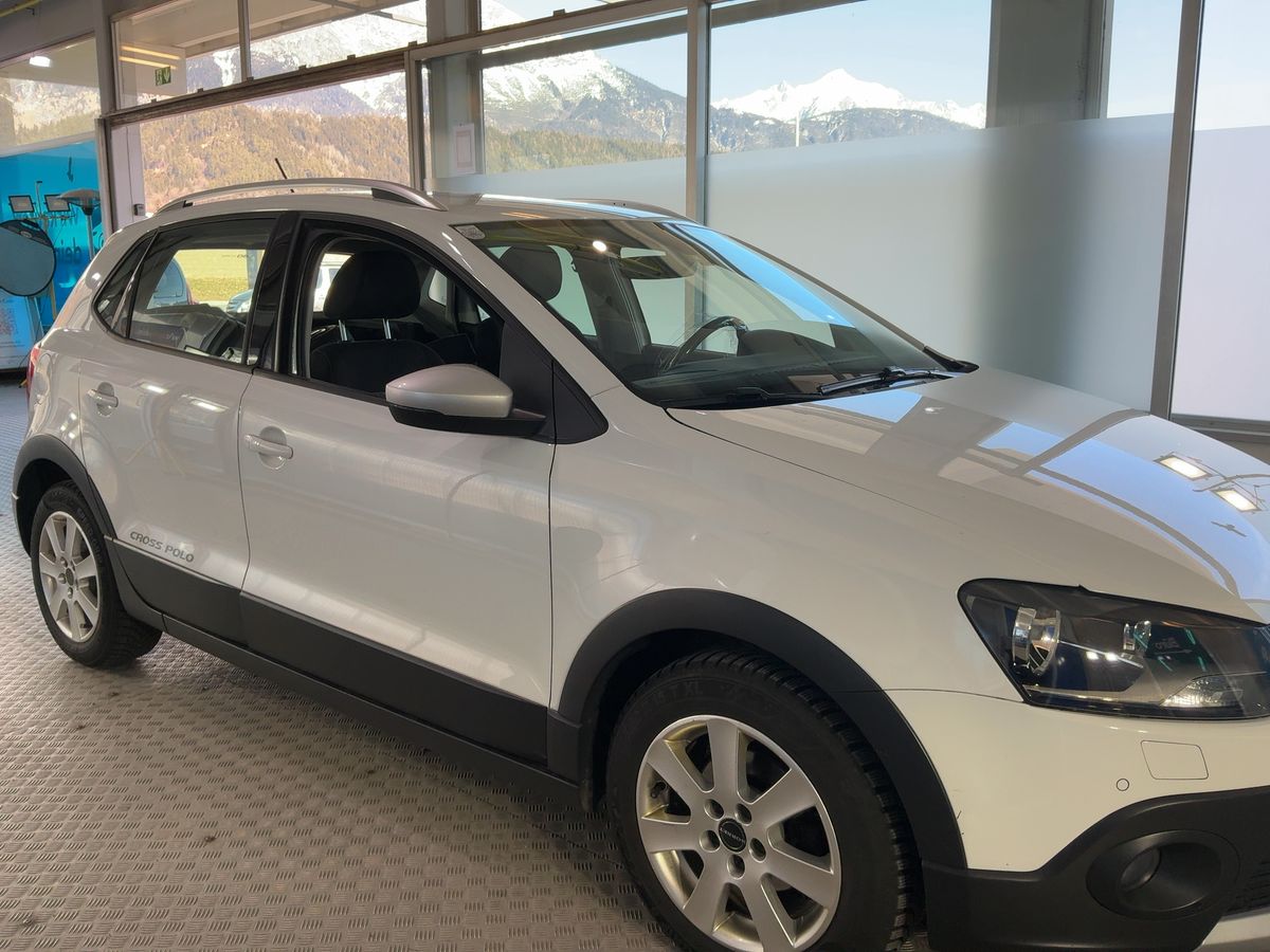 Volkswagen Polo 2015 — photo 13