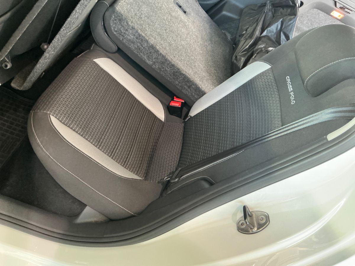 Volkswagen Polo 2015 — photo 39