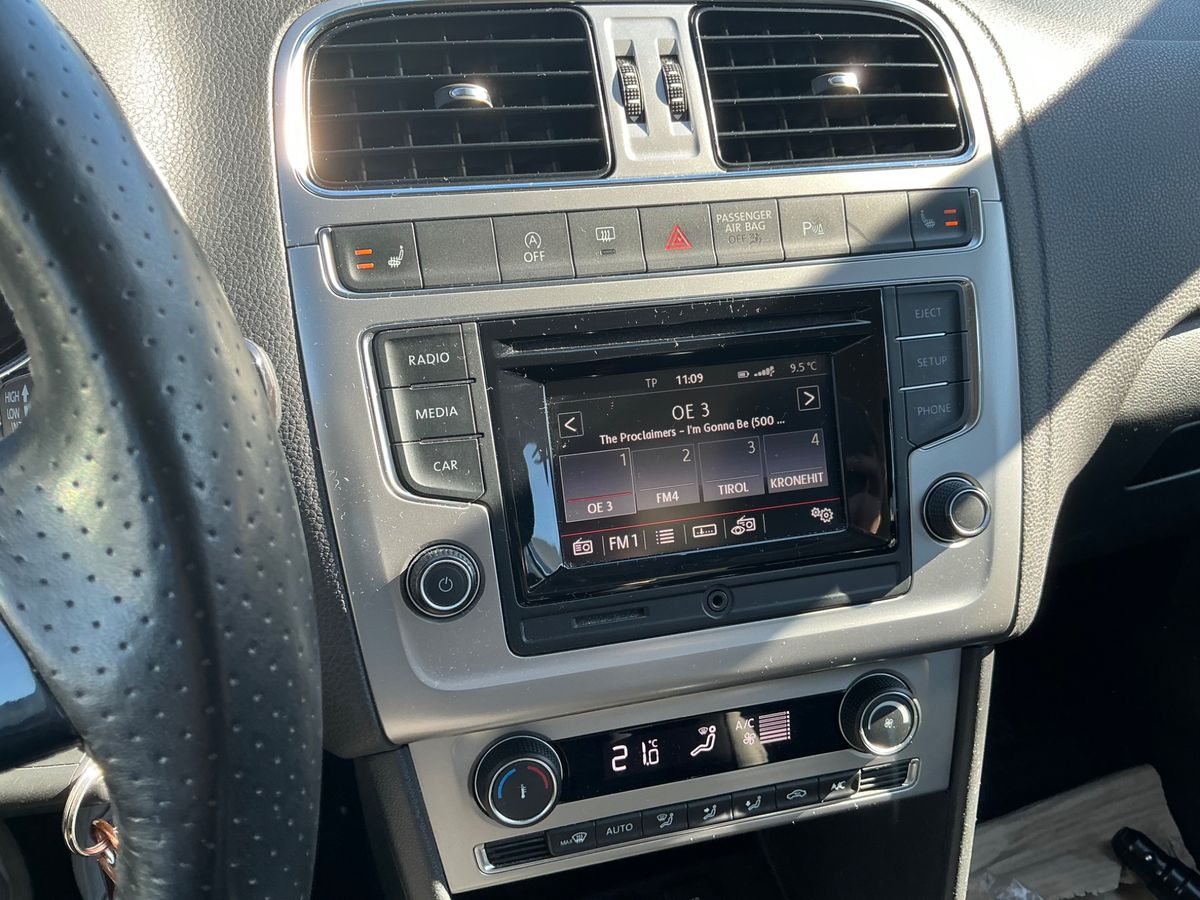 Volkswagen Polo 2015 — photo 31