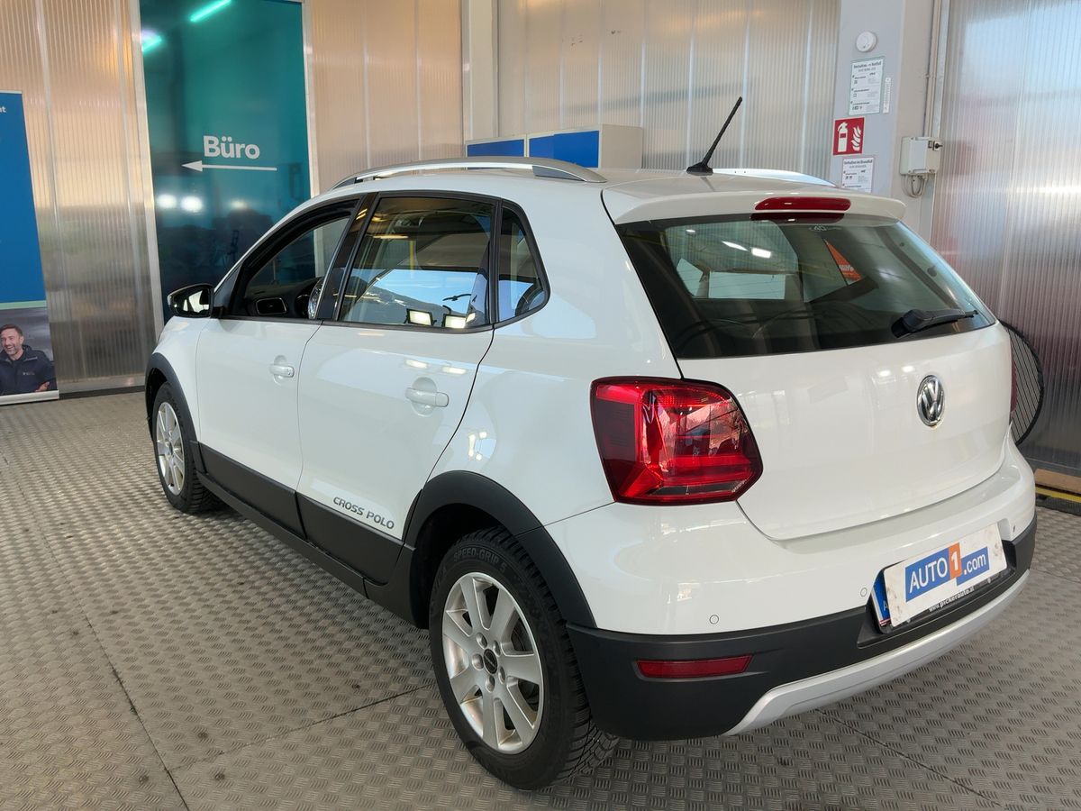 Volkswagen Polo 2015 — photo 7