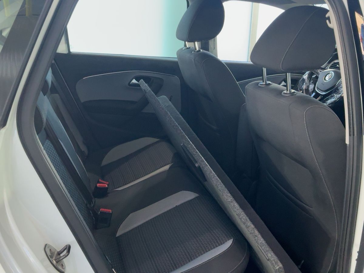 Volkswagen Polo 2015 — photo 21